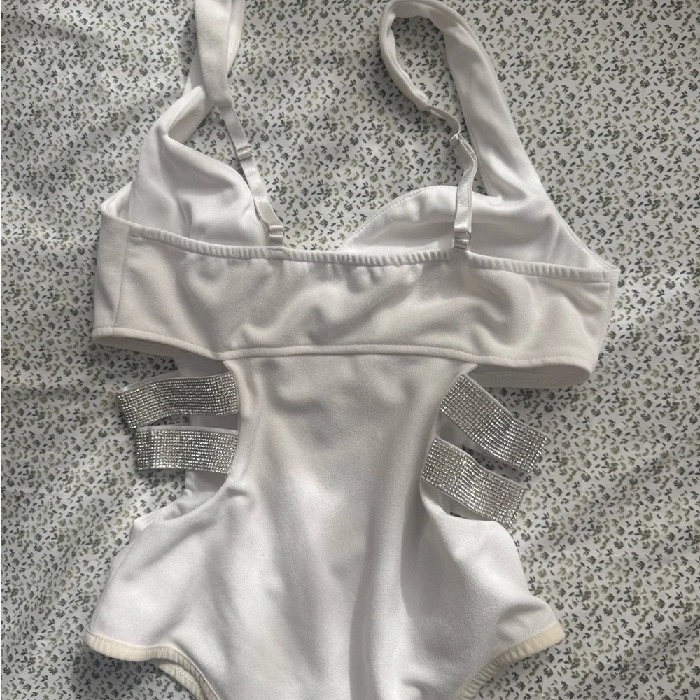 White body with Silver Accents - Picture 2 of 2